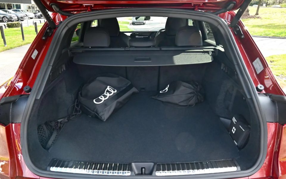 Audi Q5 SUV e-hybrid quattro S tronic