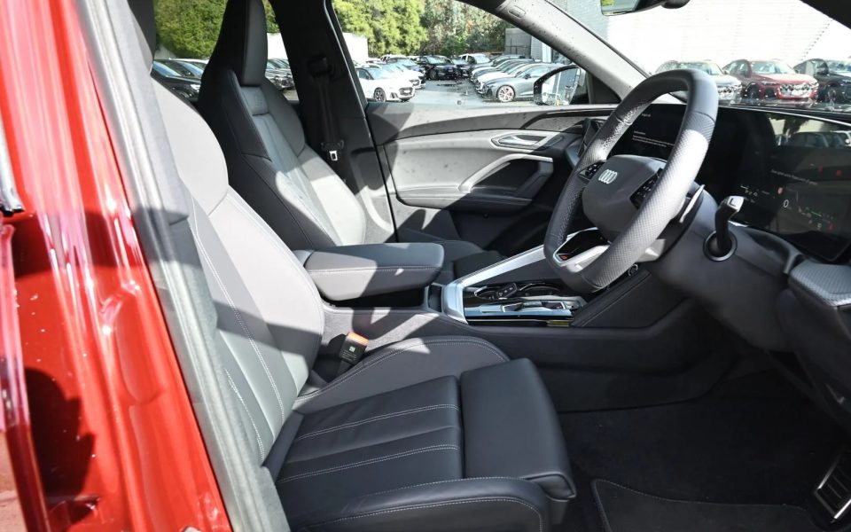 Audi Q5 SUV e-hybrid quattro S tronic