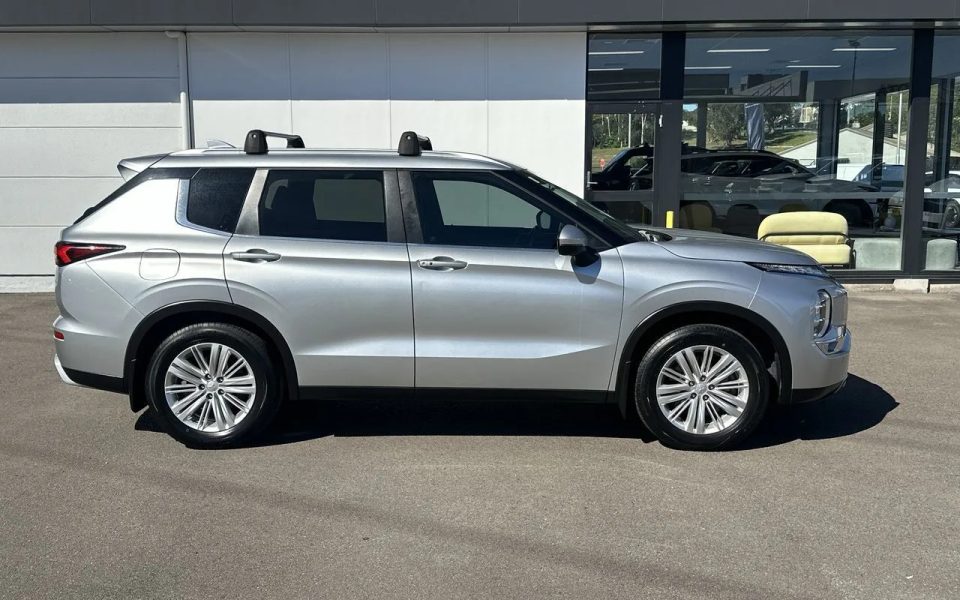 2023 Mitsubishi Outlander ZM MY24 LS AWD Wagon $27,990 Excluding Government Charges .background{fill:#656565;}.foreground{fill:#fff;} 7 Seats ~$83 Cost to fill at $1.50/L ~679km Average per tank Fuel Type Petrol Fuel Efficiency 8.1L / 100km Transmission A