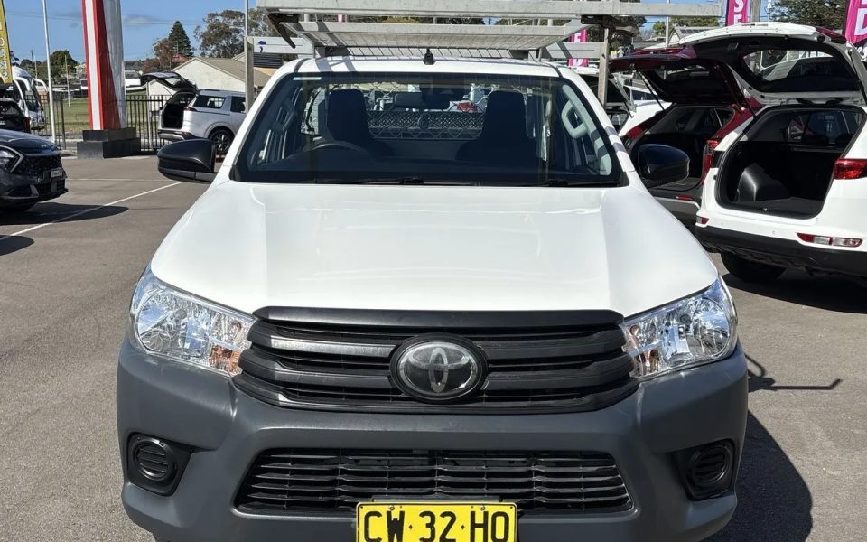 2020 Toyota Hilux TGN121R MY19 Upgrade Workmate Glacier White 6 Speed Automatic Cab Chassis