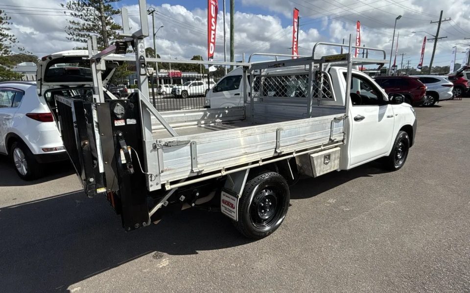 2020 Toyota Hilux TGN121R MY19 Upgrade Workmate Glacier White 6 Speed Automatic Cab Chassis