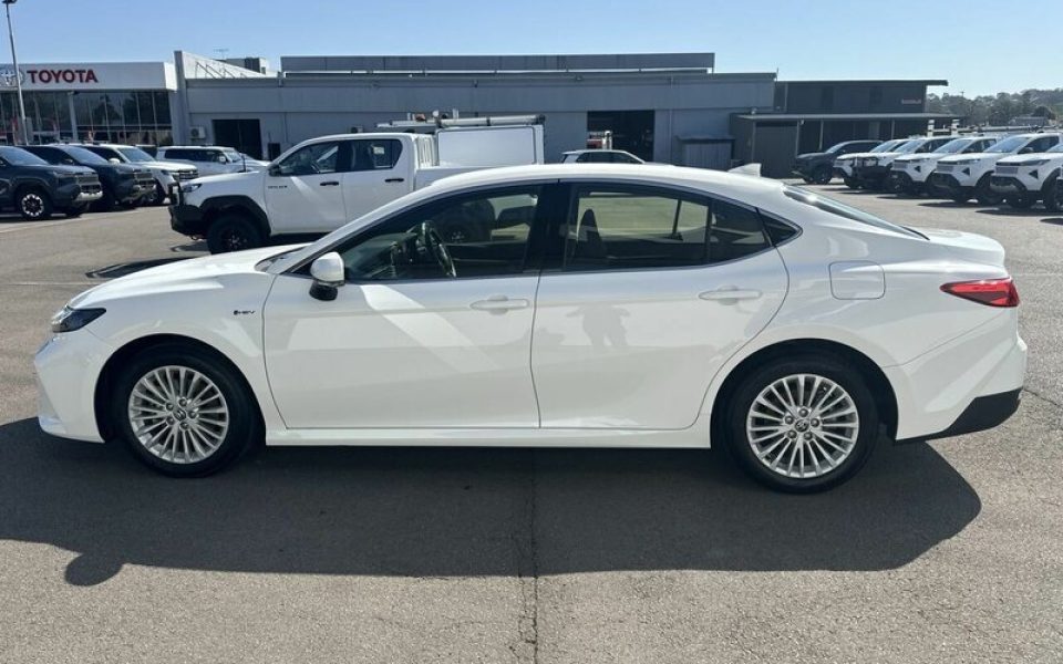 2025 Toyota Camry Ascent Sport Hybrid Sedan (Glacier White) Used Car