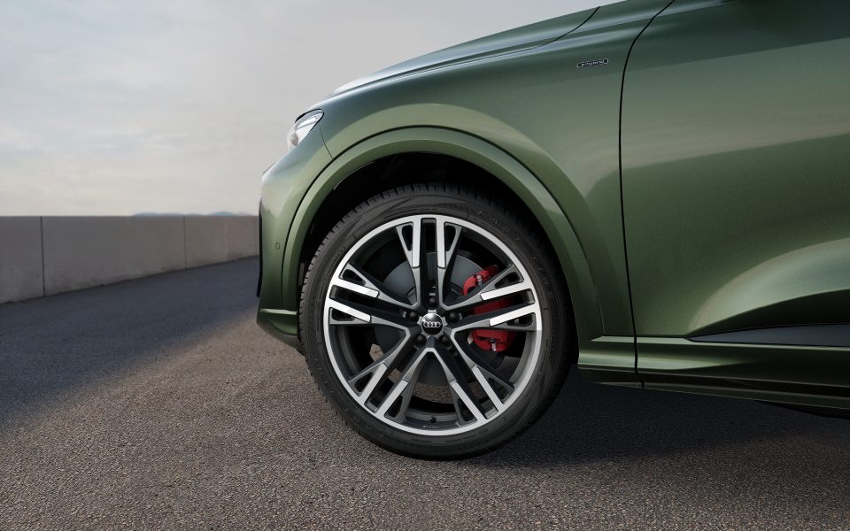 Audi Q5 SUV e-hybrid quattro S tronic