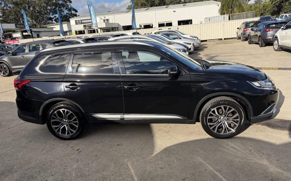 2017 Mitsubishi Outlander ZK MY18 LS 2WD Black 5 Speed Manual Wagon