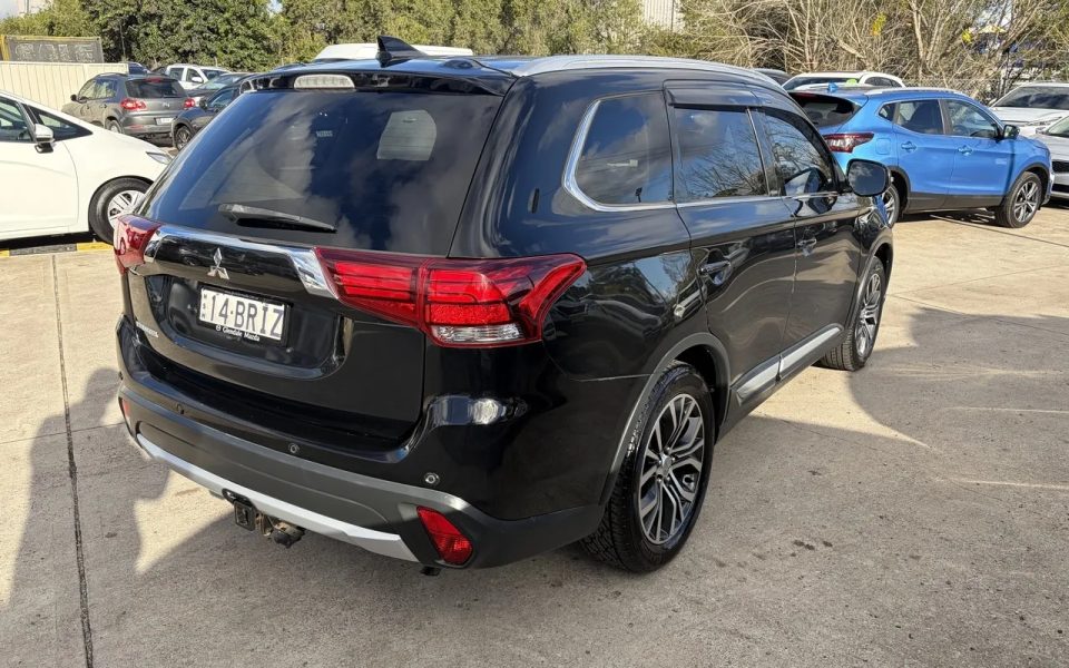 2017 Mitsubishi Outlander ZK MY18 LS 2WD Black 5 Speed Manual Wagon