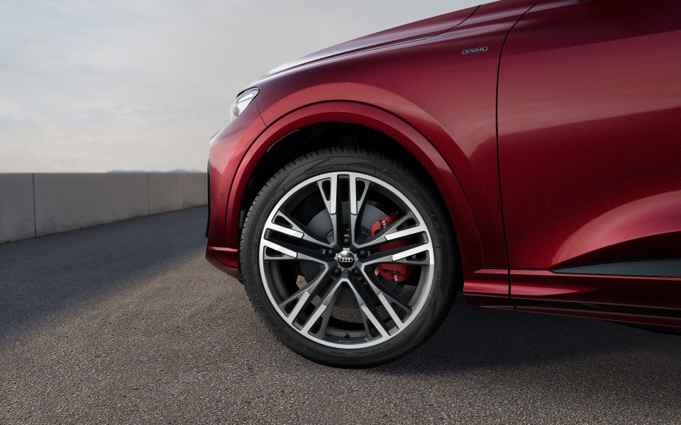 Audi Q5 SUV e-hybrid quattro S tronic