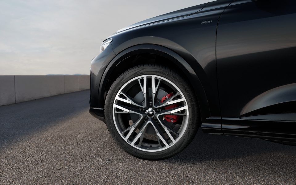 Audi Q5 SUV e-hybrid quattro S tronic