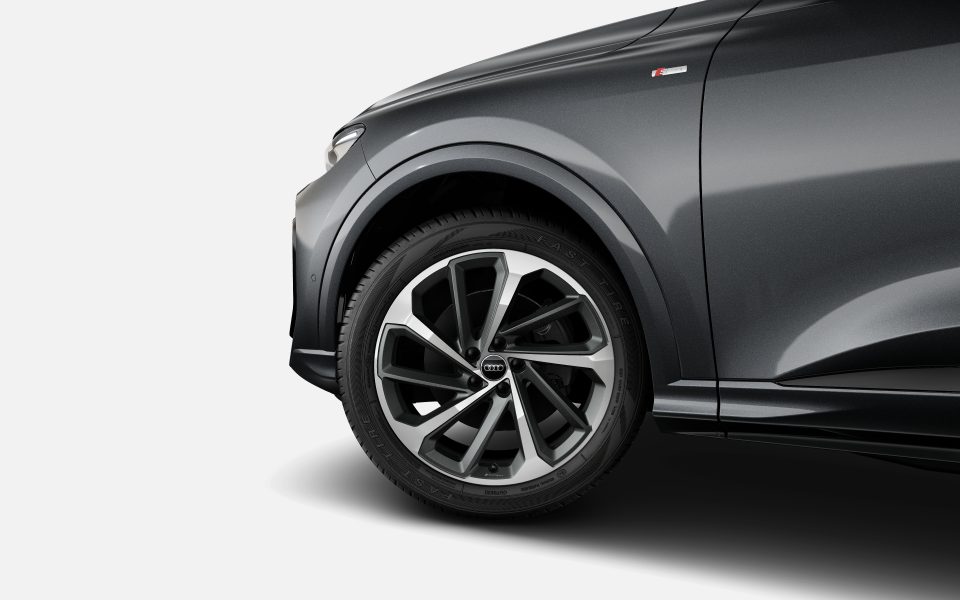 Audi Q5 SUV sport TFSI quattro S tronic