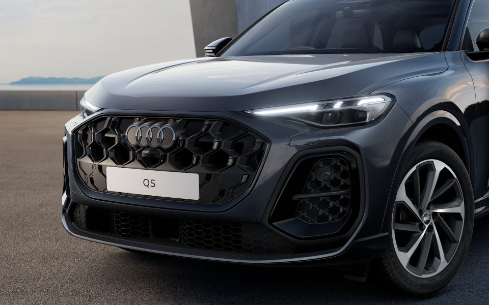 Audi Q5 SUV sport TFSI quattro S tronic