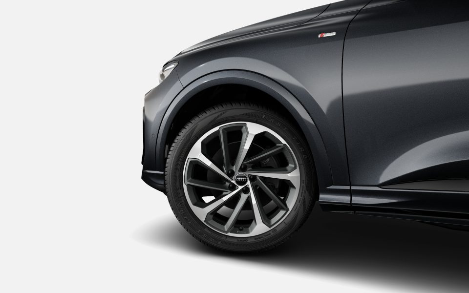 Audi Q5 SUV sport TFSI quattro S tronic