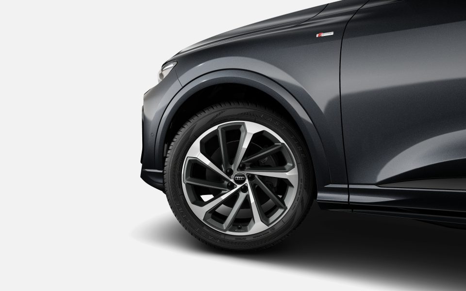 Audi Q5 SUV sport TFSI quattro S tronic