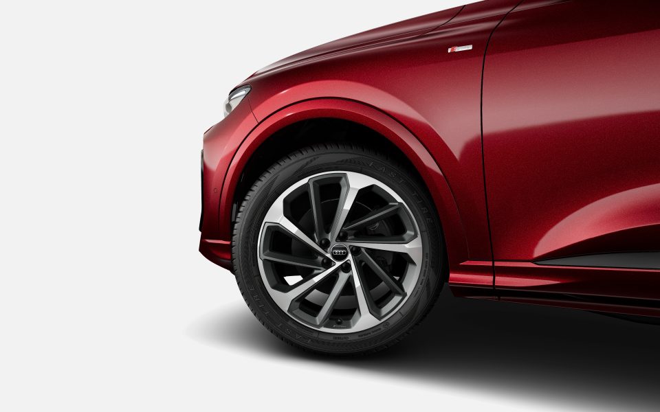 Audi Q5 SUV sport TFSI quattro S tronic