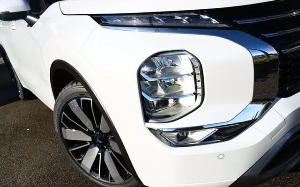2026 Mitsubishi Outlander ZM MY26 Exceed Tourer AWD White Diamond 8 Speed Constant Variable Wagon