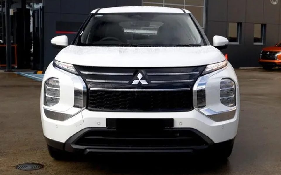2026 Mitsubishi Outlander ZM MY25 ES AWD White 8 Speed Constant Variable Wagon