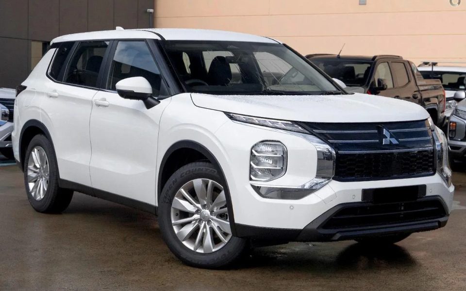 2026 Mitsubishi Outlander ZM MY25 ES AWD White 8 Speed Constant Variable Wagon