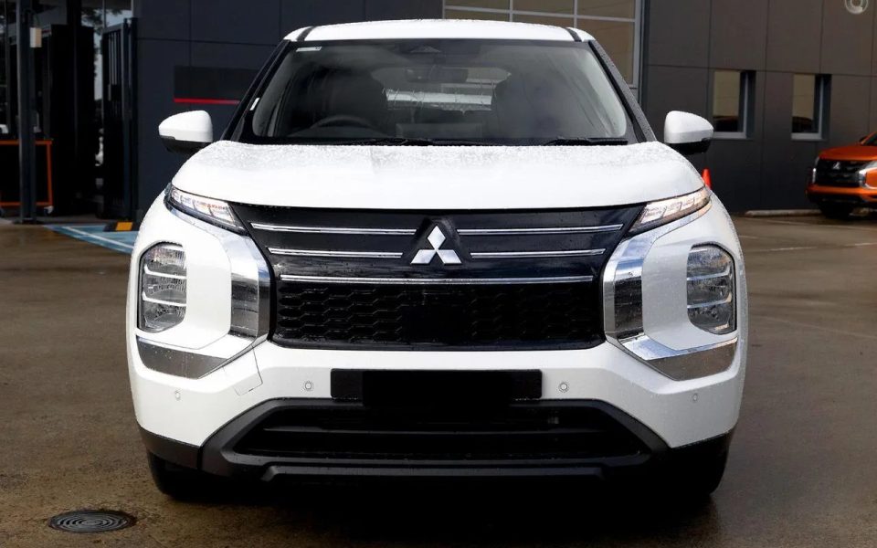 2026 Mitsubishi Outlander ZM MY25 ES AWD White 8 Speed Constant Variable Wagon
