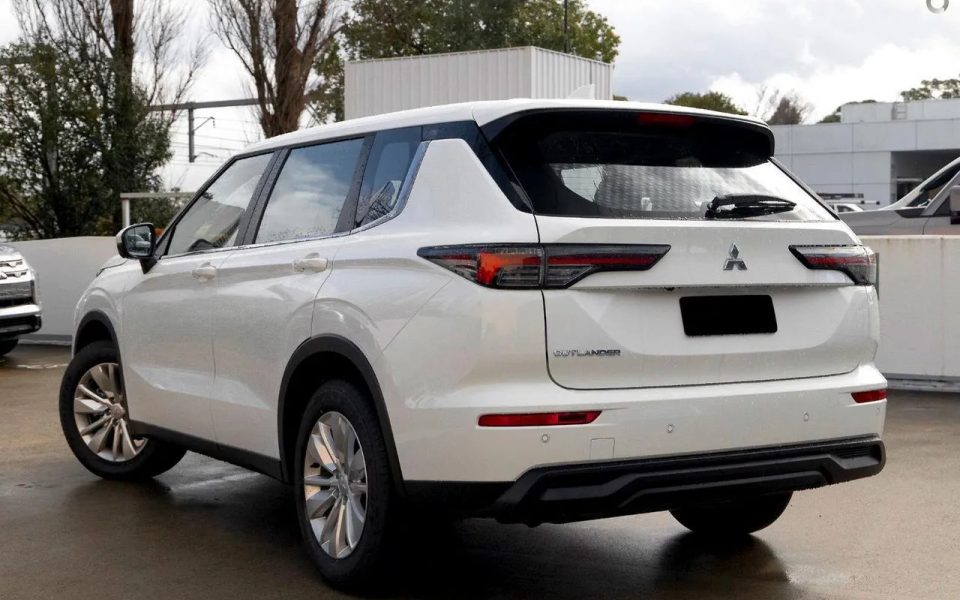 2026 Mitsubishi Outlander ZM MY25 ES AWD White 8 Speed Constant Variable Wagon