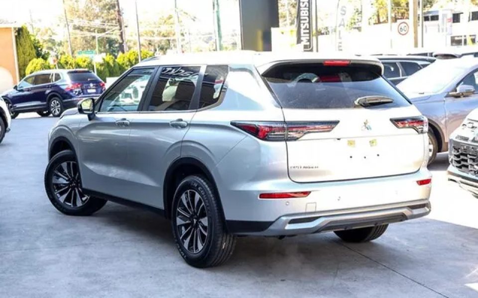 2025 Mitsubishi Outlander ZM MY25 LS 2WD Sterling Silver 8 Speed Constant Variable Wagon