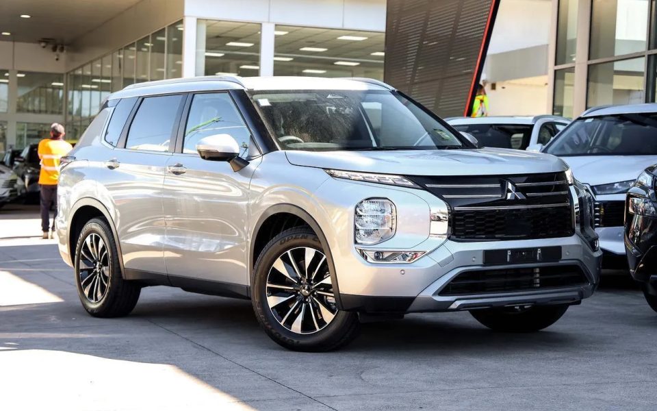 2025 Mitsubishi Outlander ZM MY25 LS 2WD Sterling Silver 8 Speed Constant Variable Wagon