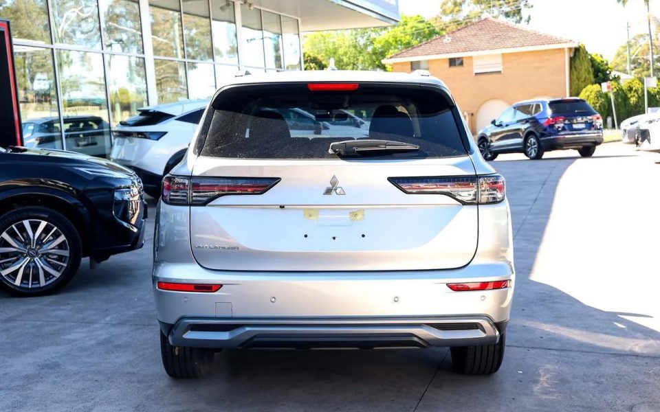 2025 Mitsubishi Outlander ZM MY25 LS 2WD Sterling Silver 8 Speed Constant Variable Wagon