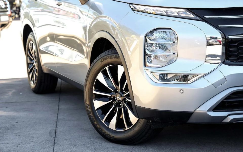 2025 Mitsubishi Outlander ZM MY25 LS 2WD Sterling Silver 8 Speed Constant Variable Wagon