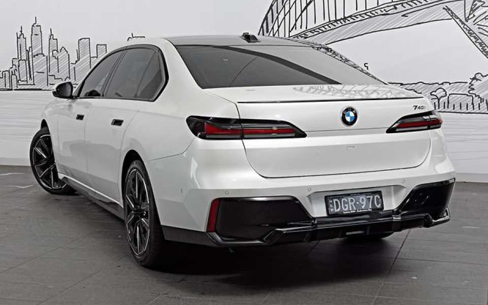 2025 BMW 740i M Sport Sports Automatic
