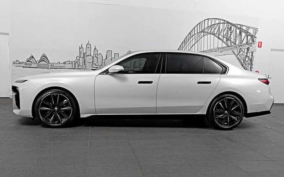 2025 BMW 740i M Sport Sports Automatic