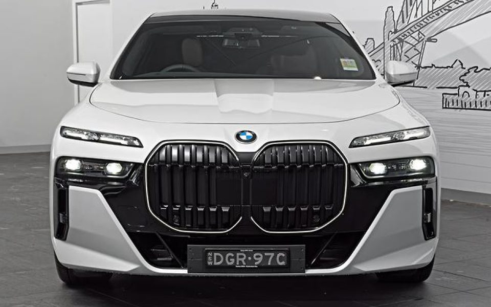 2025 BMW 740i M Sport Sports Automatic