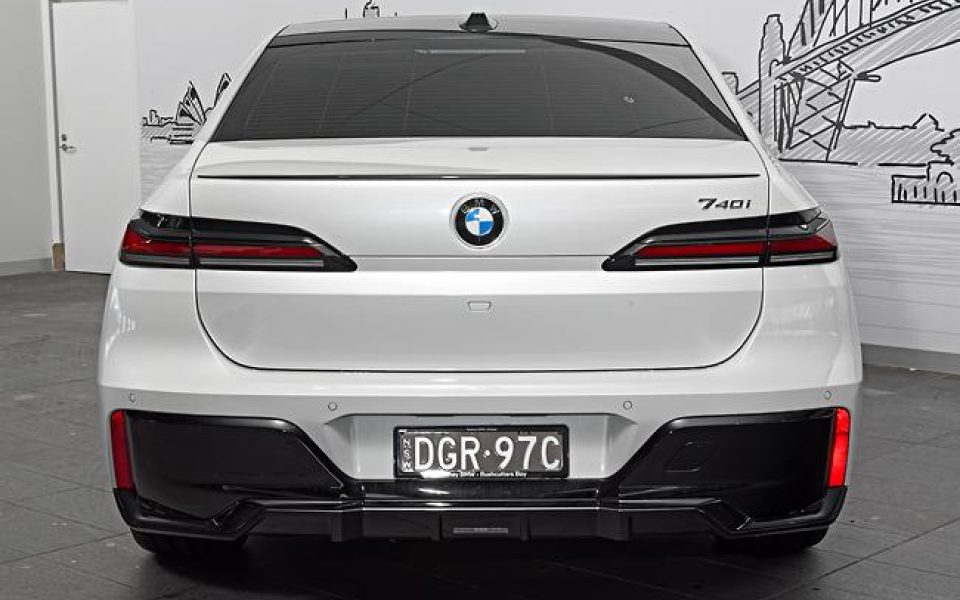 2025 BMW 740i M Sport Sports Automatic