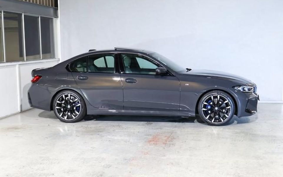 2025 BMW 330i M Sport Sports Automatic