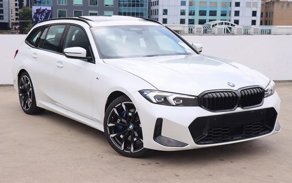 2025 BMW 330i M Sport Sports Automatic