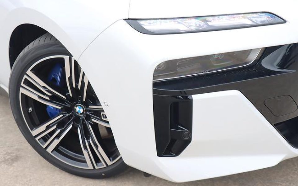 2025 BMW 740i M Sport Sports Automatic