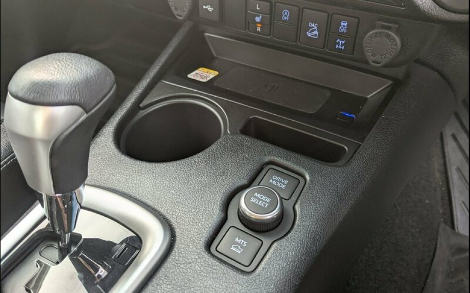 2025 Toyota Hilux SR5 Double Cab 48V