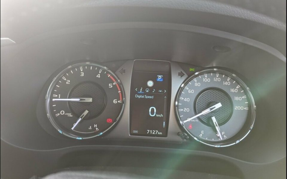 2025 Toyota Hilux SR5 Double Cab 48V