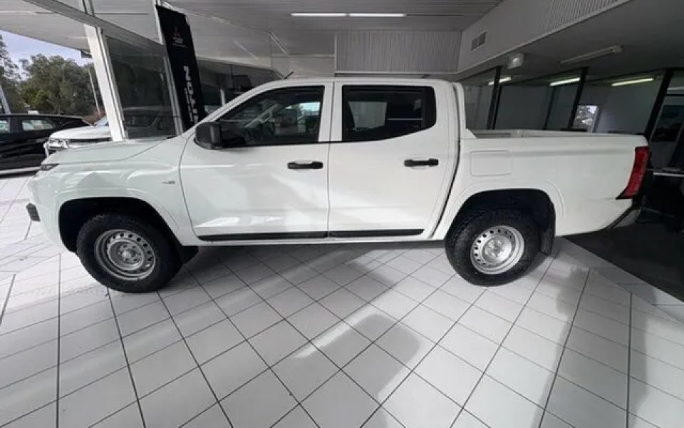 2025 Mitsubishi Triton MV MY25 GLX Pick-up Double Cab 4x4 White 6 Speed Sports Automatic Utility