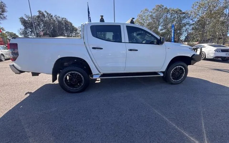 2019 Mitsubishi Triton MR MY19 GLX Double Cab White 6 Speed Sports Automatic Utility