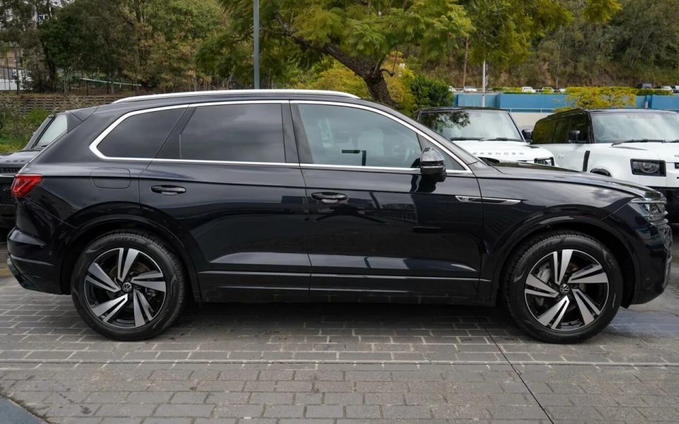 2022 Volkswagen Touareg CR MY22 210TDI Tiptronic 4MOTION R-Line Black 8 Speed Sports Automatic Wagon