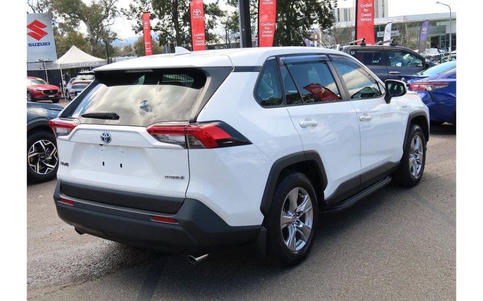 2022 Toyota RAV4 GX SUV (Glacier White) Pre-Owned Car