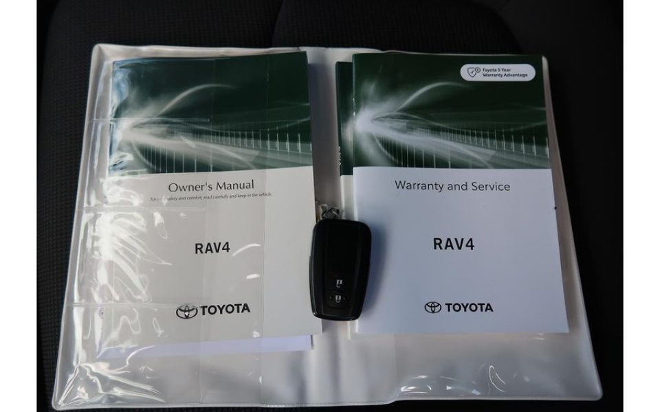 2022 Toyota RAV4 GX SUV (Glacier White) Pre-Owned Car