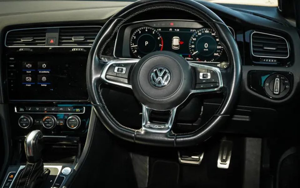 2020 Volkswagen Golf 7.5 MY20 110TSI DSG Highline White 7 Speed Sports Automatic Dual Clutch
