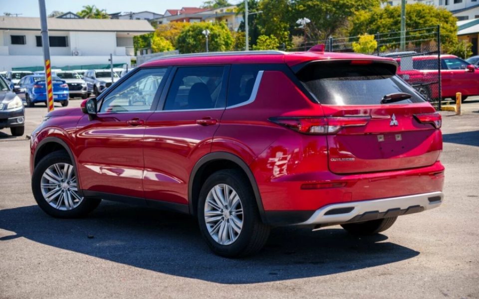 2024 Mitsubishi Outlander LS FWD