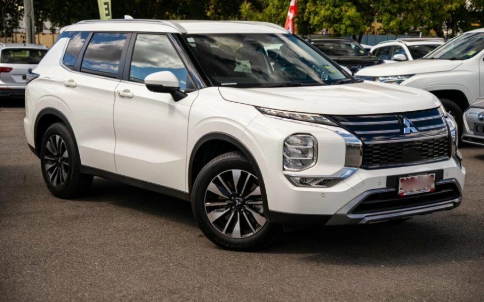 2025 Mitsubishi Outlander LS AWD