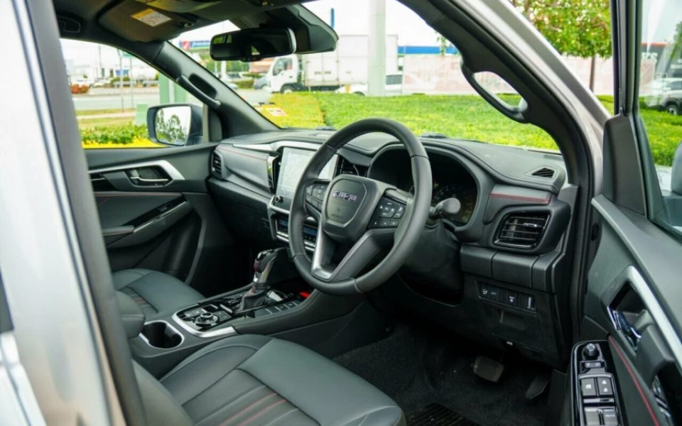2026 Isuzu MU-X X-TERRAIN 4X4 Dual Range