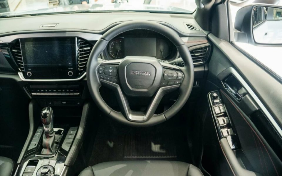 2026 Isuzu MU-X X-TERRAIN 4X4 Dual Range