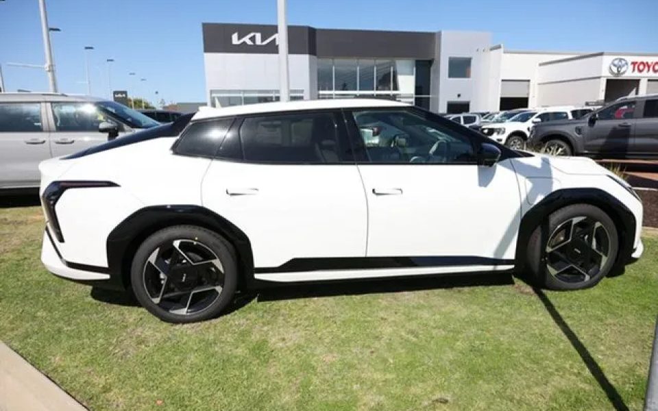 2026 Kia EV4 CT MY26 GT-Line 2WD Long Range Snow White Pearl 1 Speed Reduction Gear Sedan