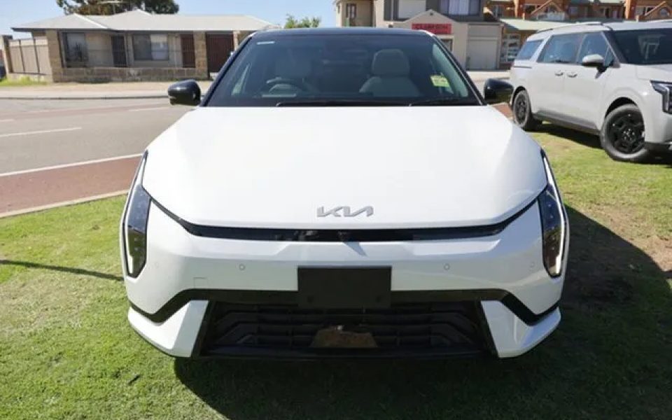 2026 Kia EV4 CT MY26 GT-Line 2WD Long Range Snow White Pearl 1 Speed Reduction Gear Sedan