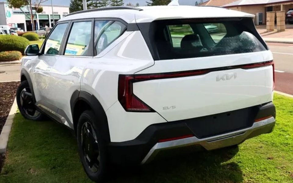 2026 Kia EV5 OVc MY26 Air Standard Range Snow White Pearl 1 Speed Reduction Gear Wagon