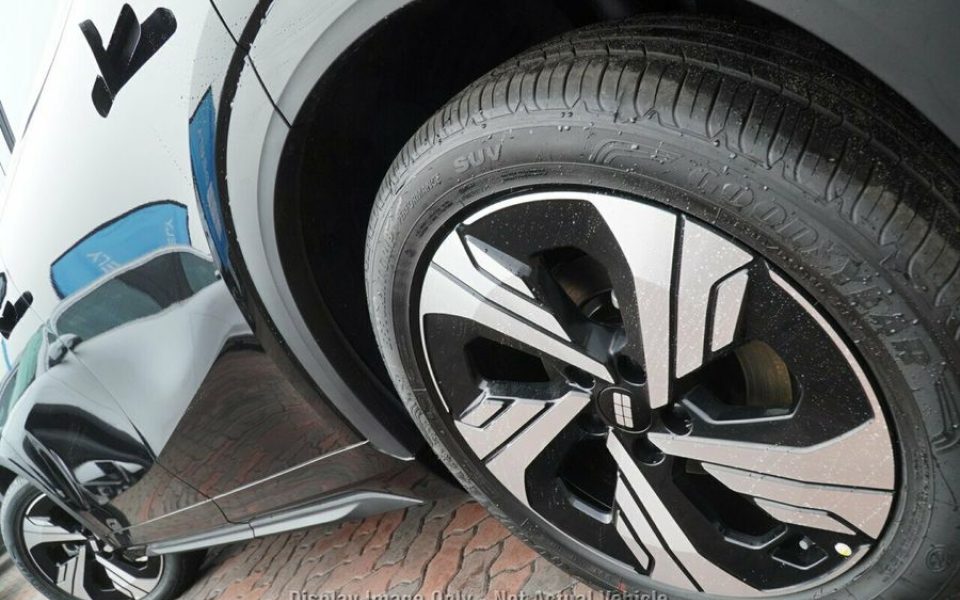2026 Geely EX5 Wagon (Shadow Black)
