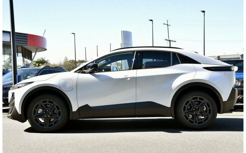 2026 Subaru Uncharted Wagon (Cosmic White Pearl)