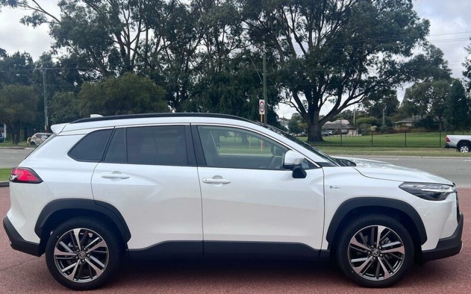 2025 Toyota Corolla Cross Atmos 2WD Wagon (Frosted White) Used Car